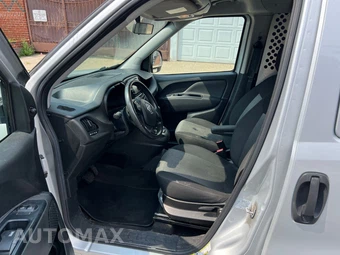 2020 Ram ProMaster City Cargo Van Tradesman SLT 122.4" WB - miniatura 13