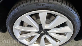 2020 Tesla Model 3 Standard Range – miniatura 26