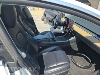 2020 Tesla Model 3 Standard Range – miniatura 19