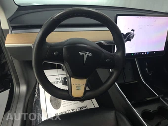 2020 Tesla Model 3 Standard Range Plus – miniatura 10