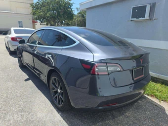 2020 Tesla Model 3 Standard Range Plus - miniatura 2