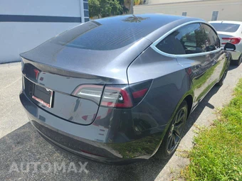 2020 Tesla Model 3 Standard Range Plus - miniatura 3