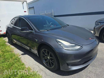 2020 Tesla Model 3 Standard Range Plus - miniatura 4