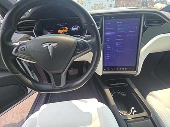 2020 Tesla Model X Long Range – miniatura 10