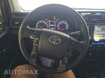 2020 Toyota 4Runner Nightshade – miniatura 10