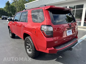 2020 Toyota 4Runner SR5 - miniatura 3