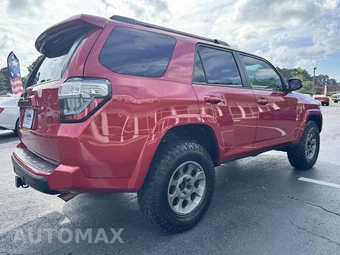 2020 Toyota 4Runner SR5 - miniatura 5