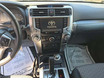 2020 Toyota 4Runner SR5 - miniatura 10
