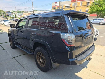 2020 Toyota 4Runner SR5 - miniatura 2