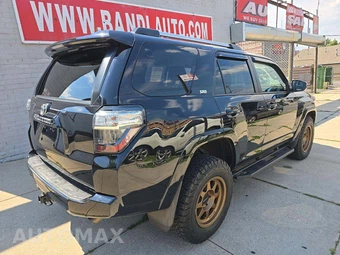 2020 Toyota 4Runner SR5 - miniatura 3