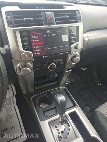 2020 Toyota 4Runner SR5 - miniatura 10
