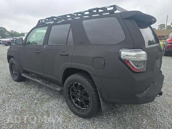 2020 Toyota 4Runner SR5 - miniatura 2