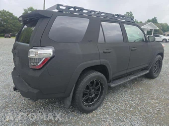 2020 Toyota 4Runner SR5 - miniatura 3