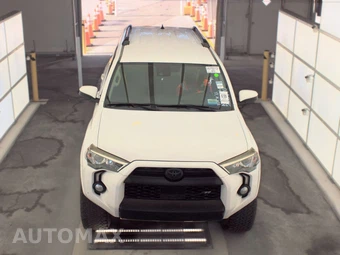 2020 Toyota 4Runner SR5 - miniatura 2