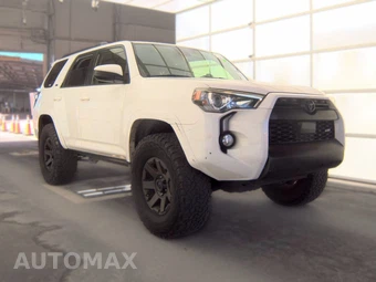 2020 Toyota 4Runner SR5 - miniatura 3