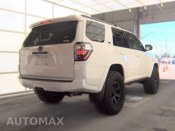 2020 Toyota 4Runner SR5 - miniatura 4