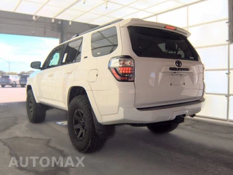 2020 Toyota 4Runner SR5 - miniatura 6