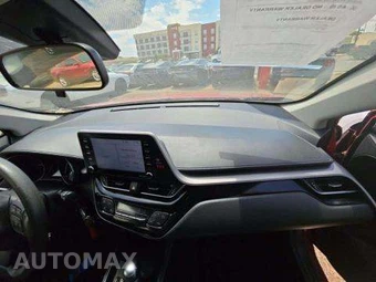2020 Toyota C-HR LE - miniatura 18