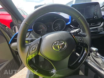 2020 Toyota C-HR XLE – miniatura 10