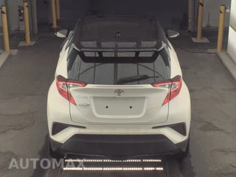 2020 Toyota C-HR XLE - miniatura 5