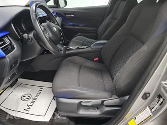 2020 Toyota C-HR XLE – miniatura 7