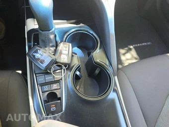2020 Toyota Camry Hybrid LE - miniatura 5