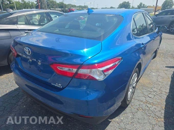 2020 Toyota Camry Hybrid LE - miniatura 3