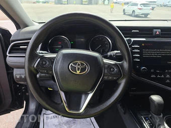 2020 Toyota Camry Hybrid LE - miniatura 10