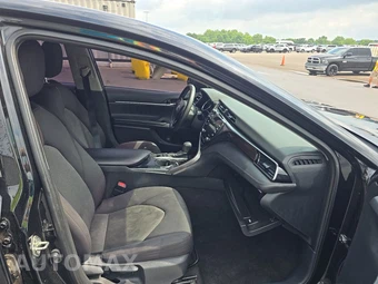 2020 Toyota Camry Hybrid LE - miniatura 8
