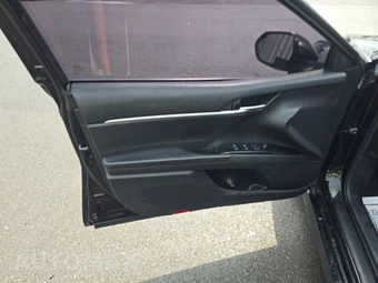 2020 Toyota Camry Hybrid LE - miniatura 9