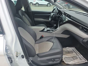 2020 Toyota Camry Hybrid XLE - miniatura 8