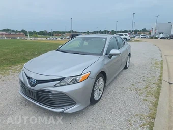 2020 Toyota Camry Hybrid XLE