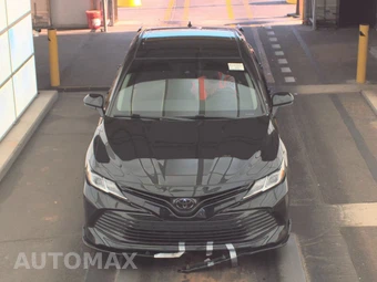 2020 Toyota Camry LE - miniatura 2
