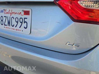 2020 Toyota Camry LE – miniatura 3