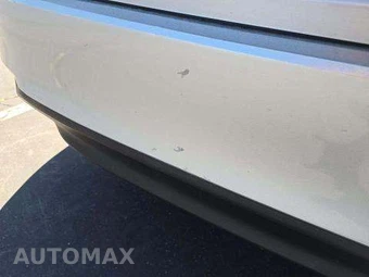2020 Toyota Camry LE – miniatura 4