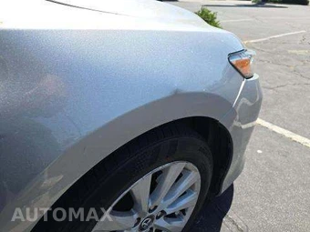 2020 Toyota Camry LE – miniatura 9