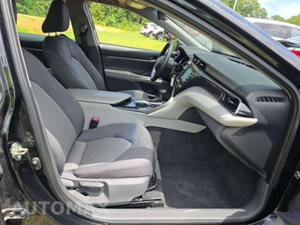 2020 Toyota Camry LE – miniatura 18