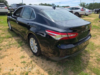 2020 Toyota Camry LE – miniatura 2