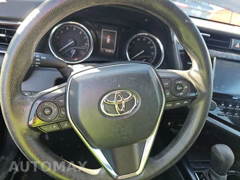 2020 Toyota Camry LE - miniatura 10