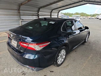 2020 Toyota Camry LE - miniatura 4
