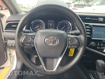 2020 Toyota Camry LE - miniatura 10