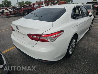 2020 Toyota Camry LE - miniatura 4