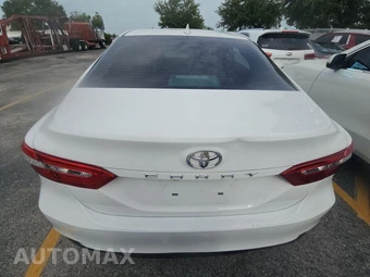 2020 Toyota Camry LE - miniatura 5