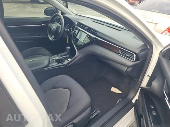 2020 Toyota Camry LE - miniatura 8