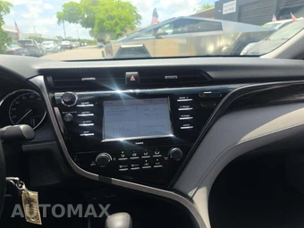 2020 Toyota Camry LE - miniatura 10