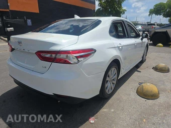 2020 Toyota Camry LE - miniatura 3