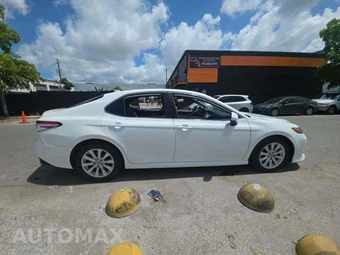 2020 Toyota Camry LE - miniatura 4