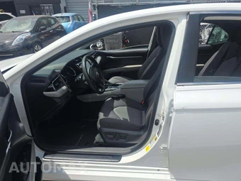 2020 Toyota Camry LE - miniatura 6