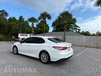 2020 Toyota Camry LE - miniatura 3
