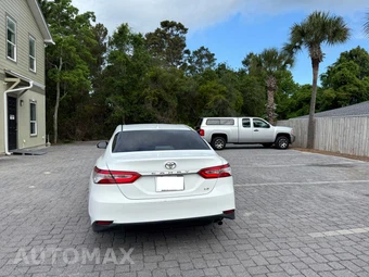 2020 Toyota Camry LE - miniatura 4